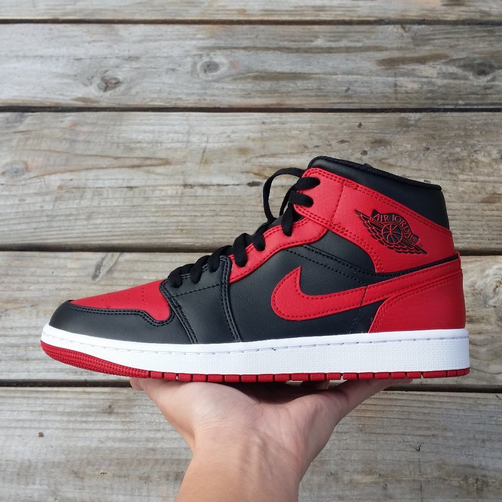 New Women Size 9.5 / Size 8 Men Nike Air Jordan 1 Mid Banned Basketball Sneaker - Picture 2 of 8